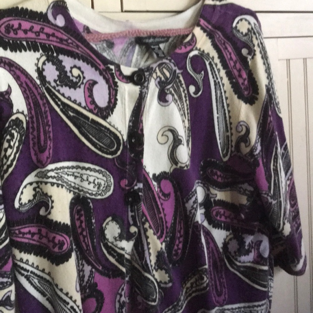 Cute light weight sweater